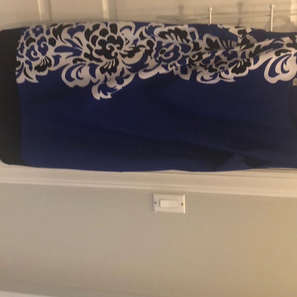 Dress - Picture 4 of 4
